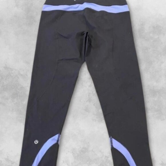Lululemon Medium Rise UPF Protection Secure Pocket Capris Pant Black Purple W 6 - Picture 2 of 6